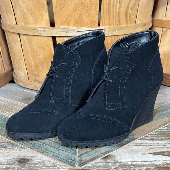 MIA Pampa Black Suede Wingtip Brogue Wedge Heel Lace-Up Ankle Booties Womens 6 - Picture 3 of 11